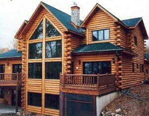piętrowy dom drewniany
